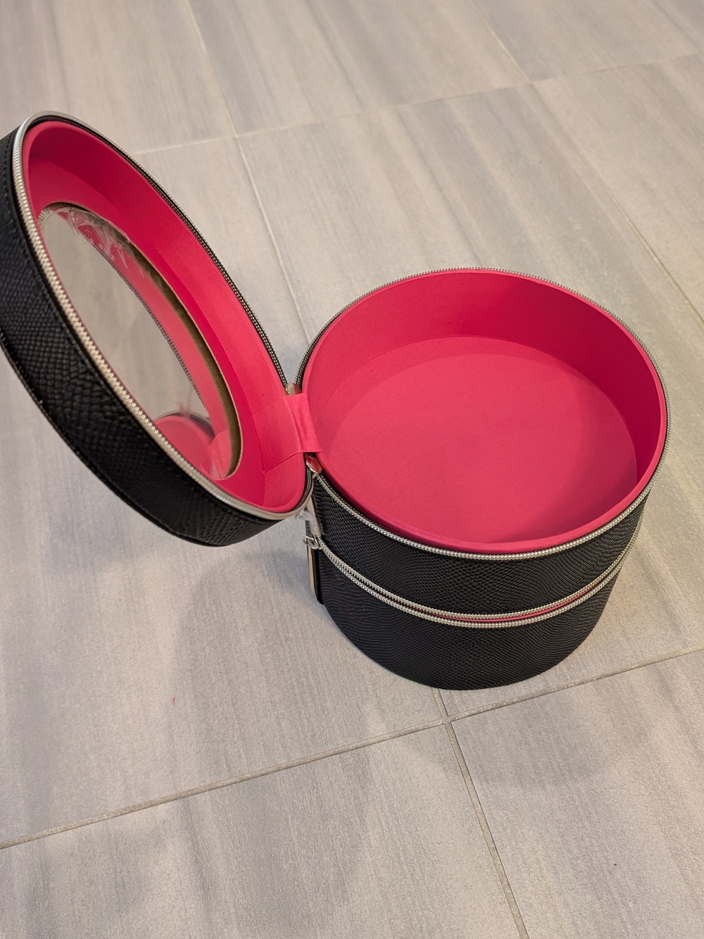 Lancome Black Round Double-Zip Jewelry/Accessory Case - Picture 4 of 4